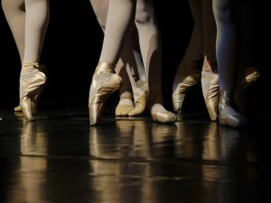 Танцуют все: как выбрать танцевальную школу