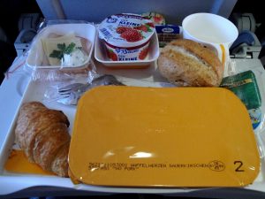 Питание в самолете: как не остаться голодным